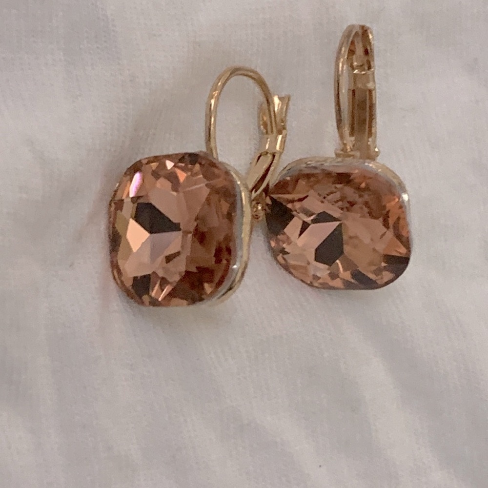 Beautiful pink champagne crystal in gold-earrings! New